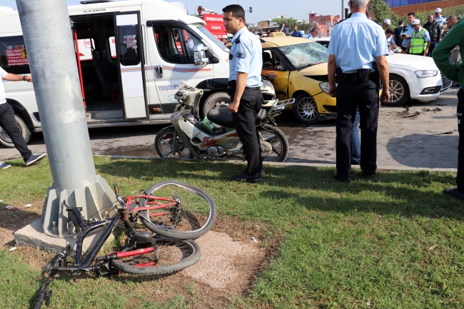 Adana'da trafik kazası: 10 yaralı